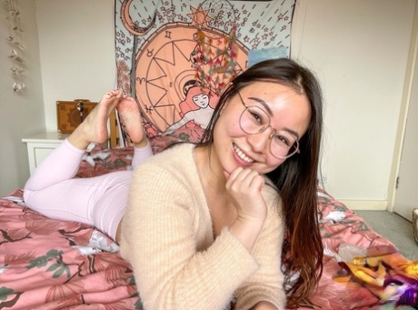 óculos asiáticos nu pornográfico foto