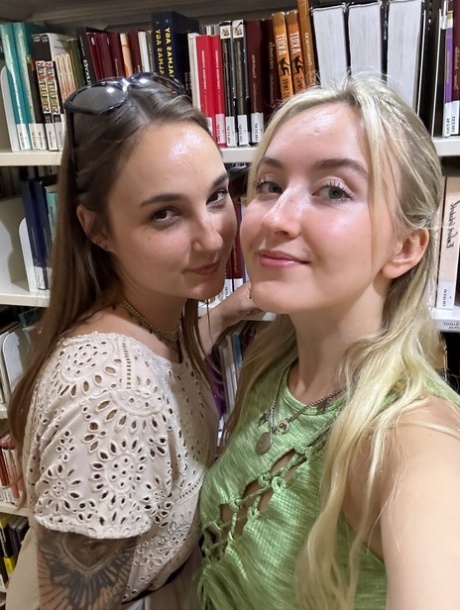 amateur lesbian beautiful naked pic