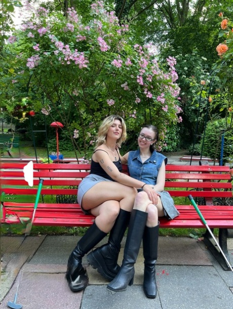 skinny lesbian beautiful xxx img
