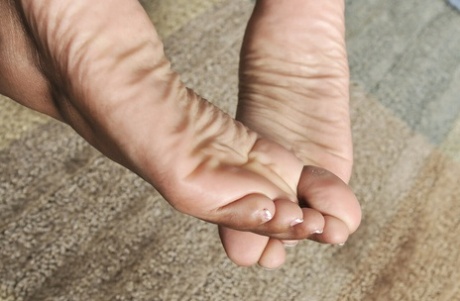 hairy pussy feet beautiful nude image