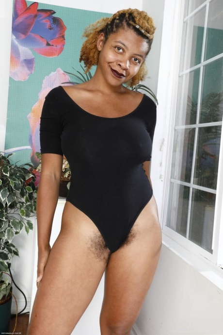 Ebenholz haarige Muschi perfekte freie bilder