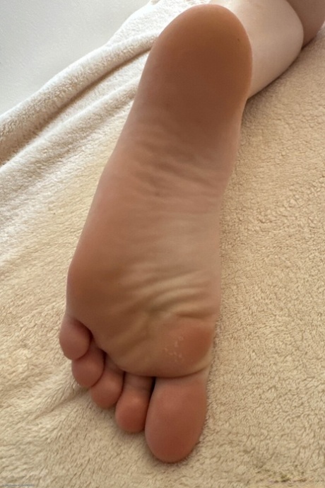 fat feet art naked galleries