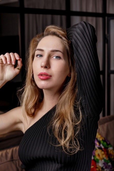 red lips free sex photos