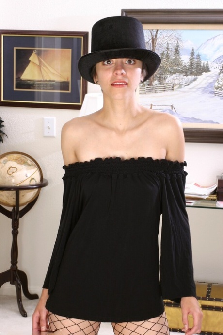 pale brunette art xxx pictures