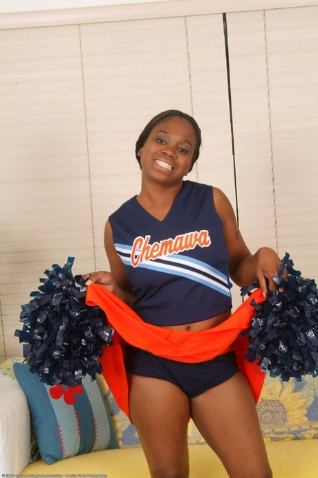 cheerleader upskirt nude pictures