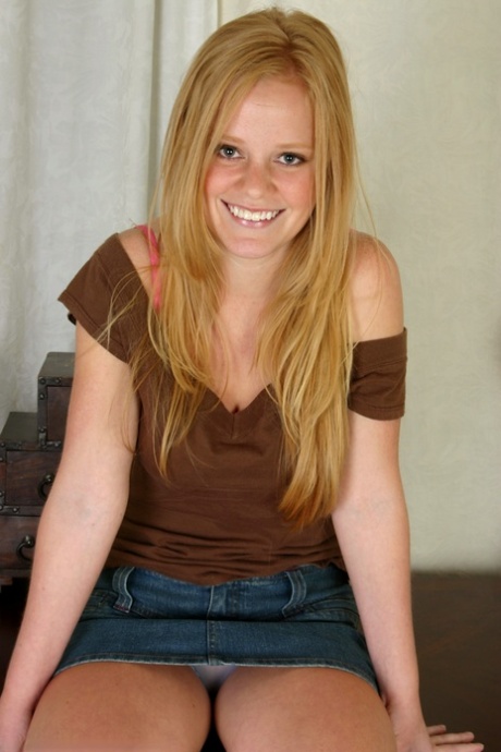 blonde skirt top img