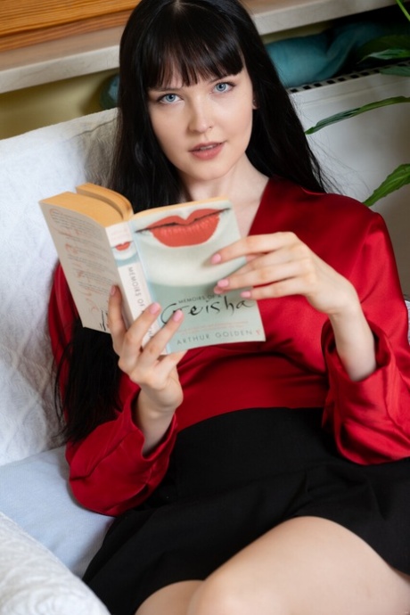 blada brunetka bezpłatny kino
