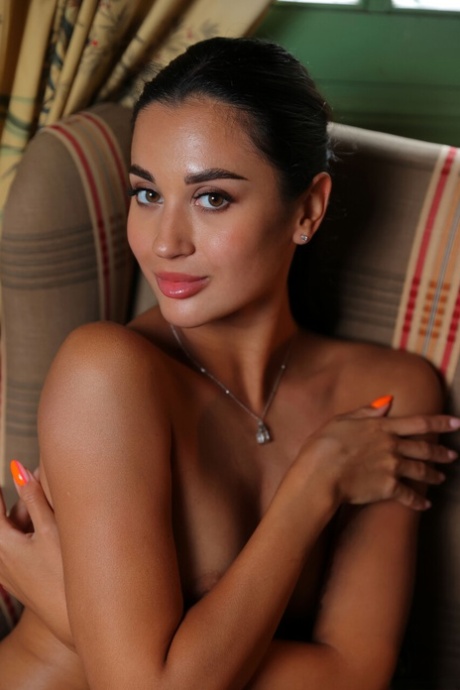 tanned sexy xxx picture