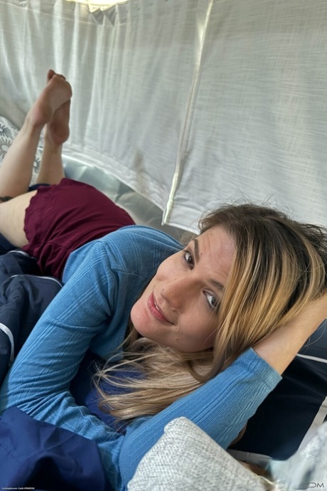 mature feet hot porn photo