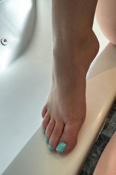 feet close up sexy nude image