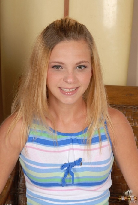pequeña rubia mejor bonita foto