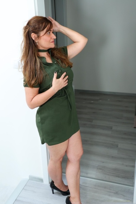 pod sukni stydké pysky sex dokonalý snímky