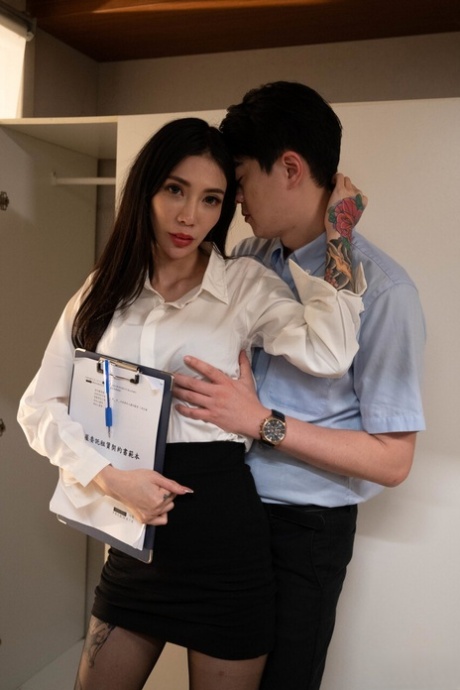 钱 裸體藝術 圖片