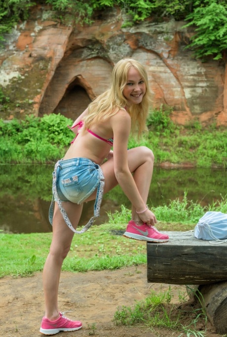 dospívající footjob pornografický galerie
