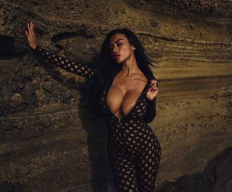 vollbusige Asiatin top schöne galerie
