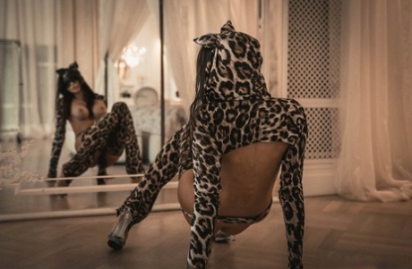 slave free sexy img
