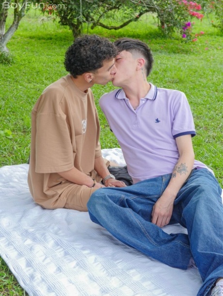cute gay art naked pics