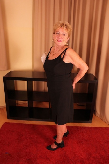horny granny adult pic