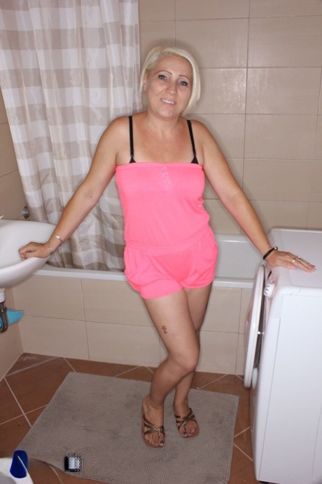 short hair blonde nude images