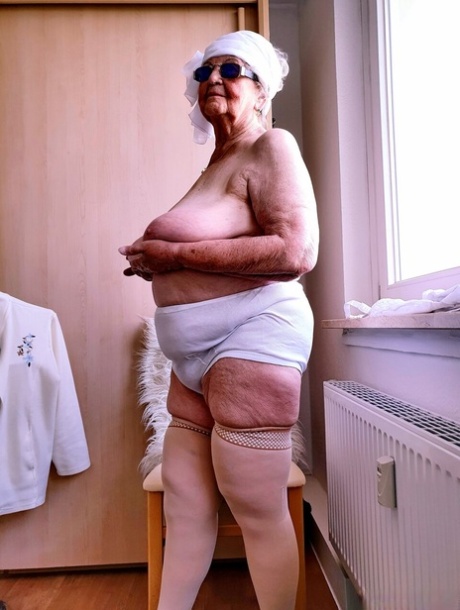 granny big tits hot nude pics
