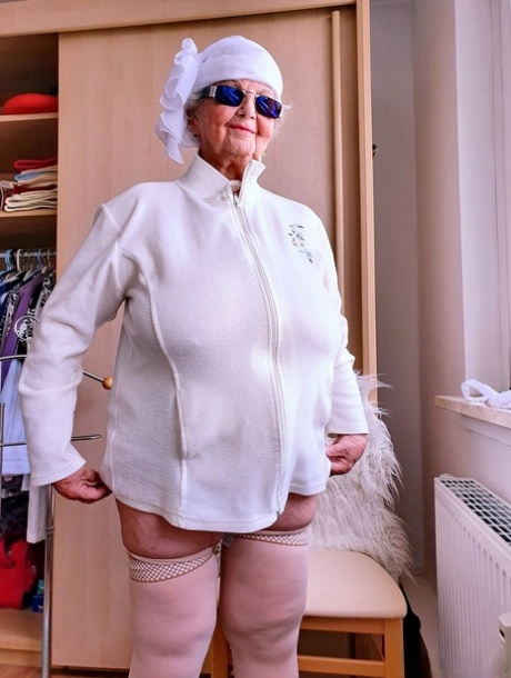 babička s velkými prsy perfektní exkluzivní obrázek