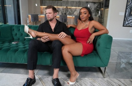 thick black thighs hd pictures