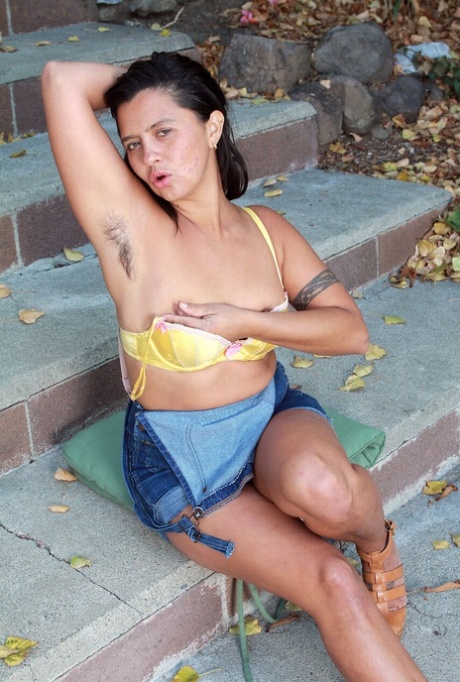 thick thighs teen free sexy picture