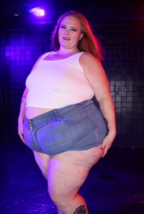 chubby white girl nudes pics