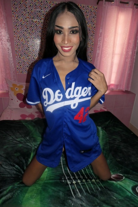 thai ladyboy naked photo