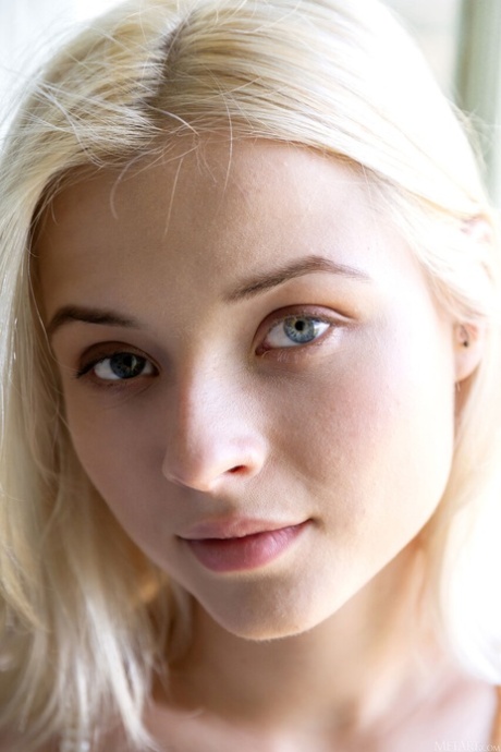 blondýnka dospívající nejlépe nahá obrázek