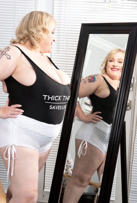 blonde potelée à gros seins porno exclusif photo