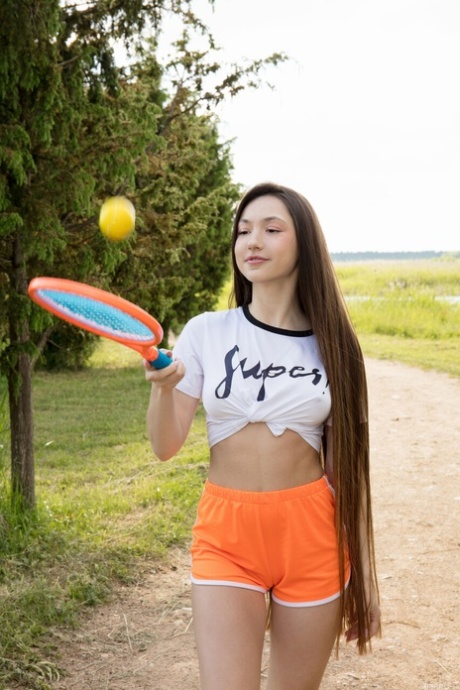 beautiful brunette adult pics