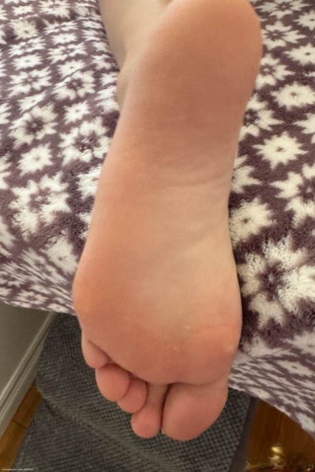 feet close up hot naked gallery