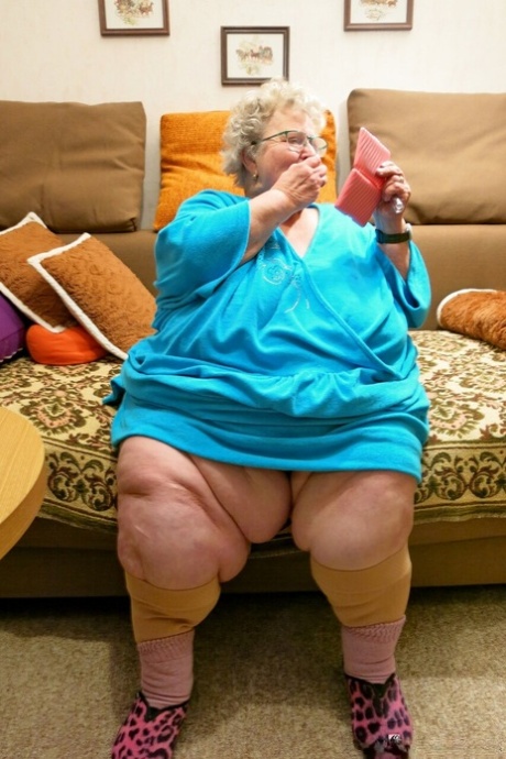 beautiful granny nude pictures