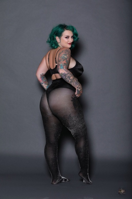 Galda Suicide adult model pics