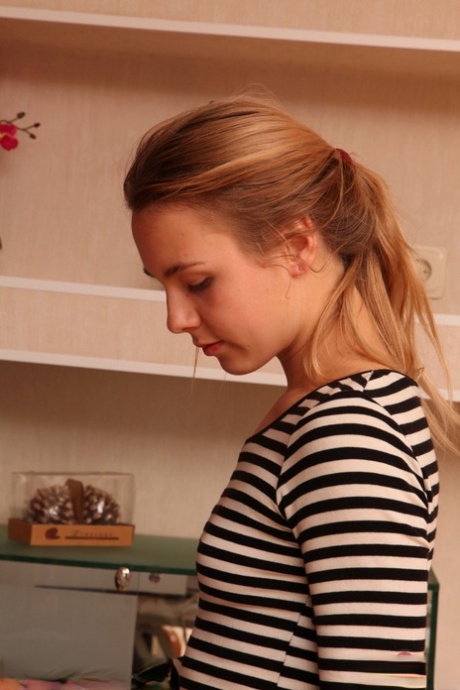 shy teen art porn img