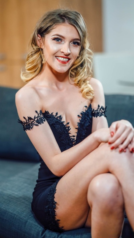 Rhiannon Ryder sexy actress image