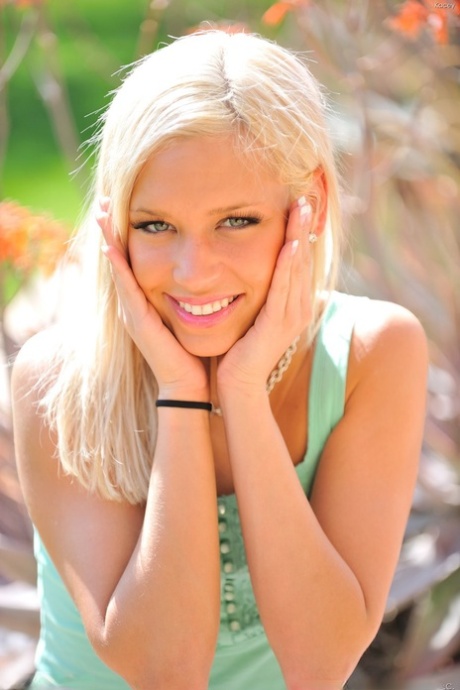 petite blonde art xxx image