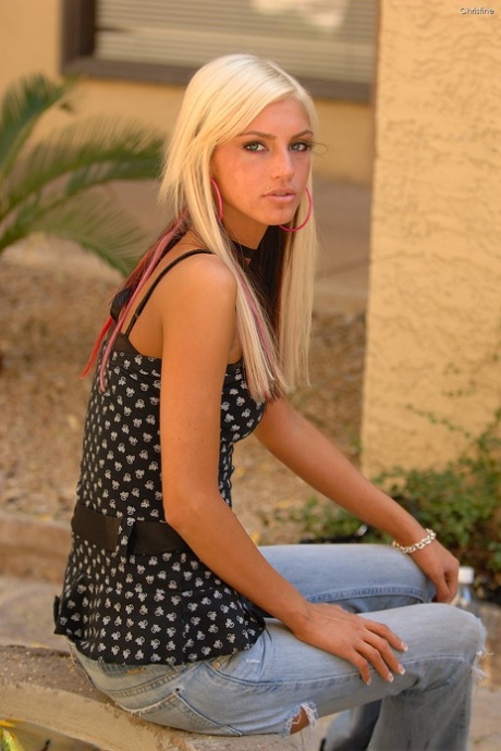 dünne Blondine nackt akt archiv