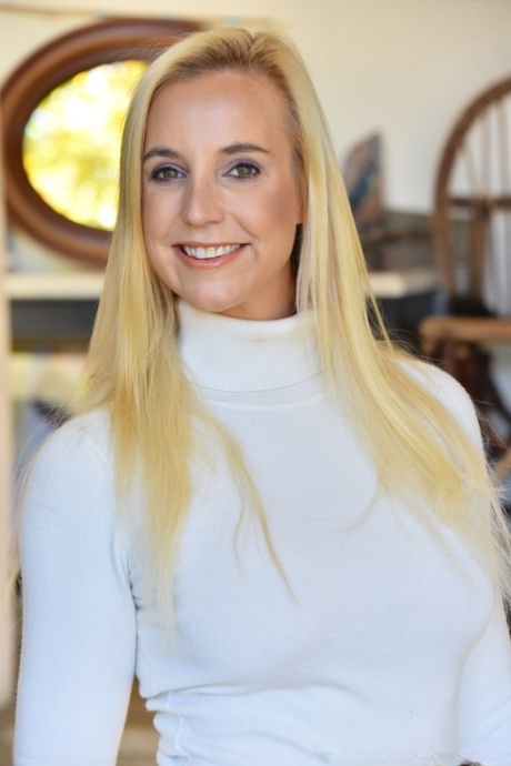 Sophia West pornstar pretty images