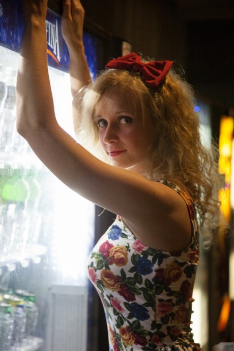 curly blonde top archive