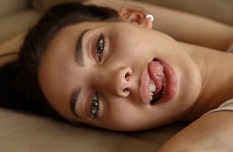 red lips nude photo