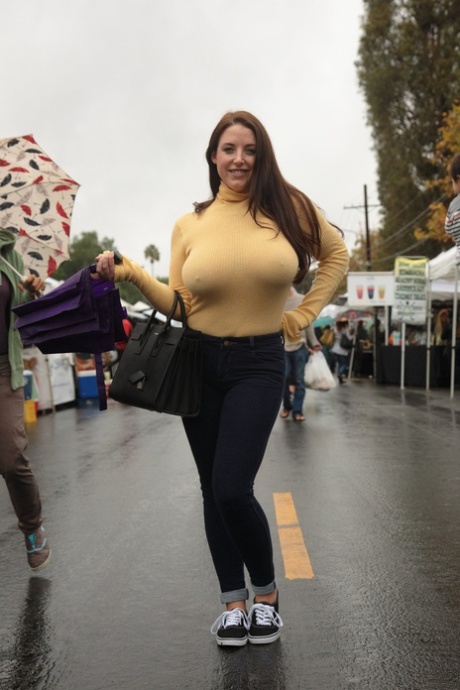 peitos grandes em público xxx quente foto